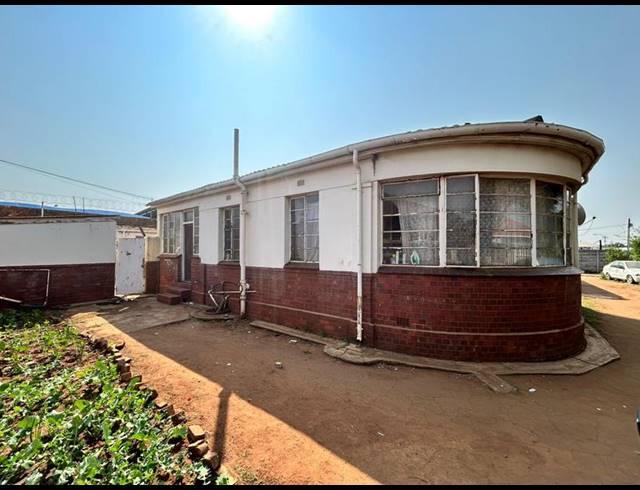 12 BEDROOM HOUSE FOR SALE IN SPRINGS CENTRAL